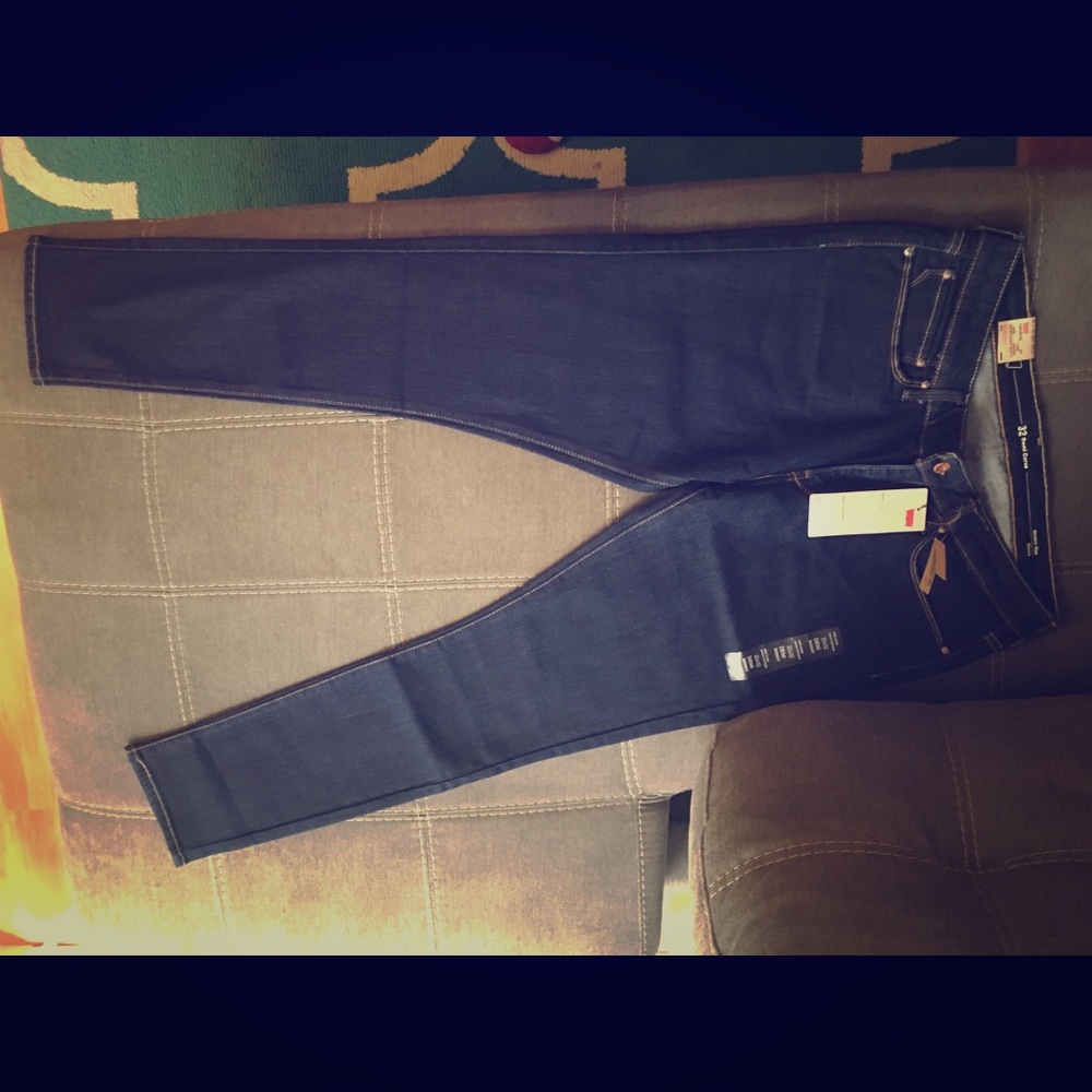 NWT Levi’s Demi Curve Skinny Jeans size 32
